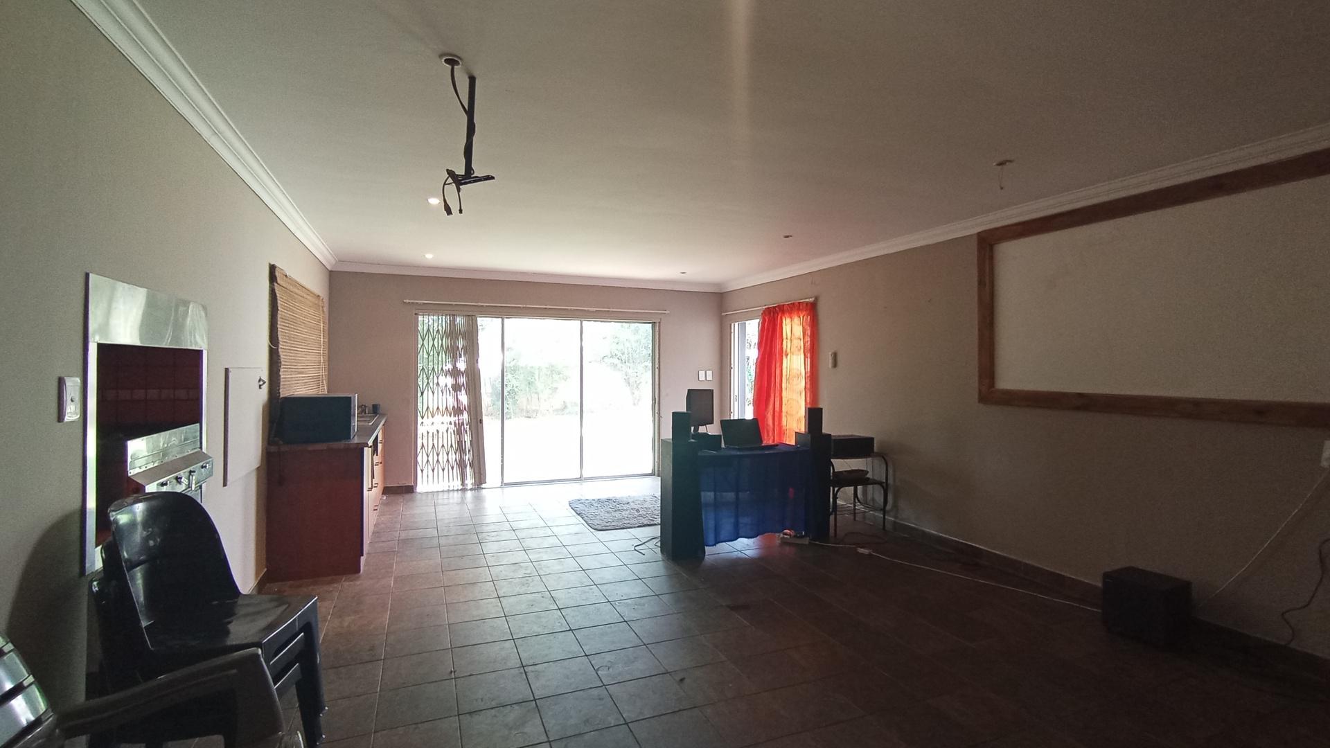 Braai Area - 45 square meters of property in Sinoville