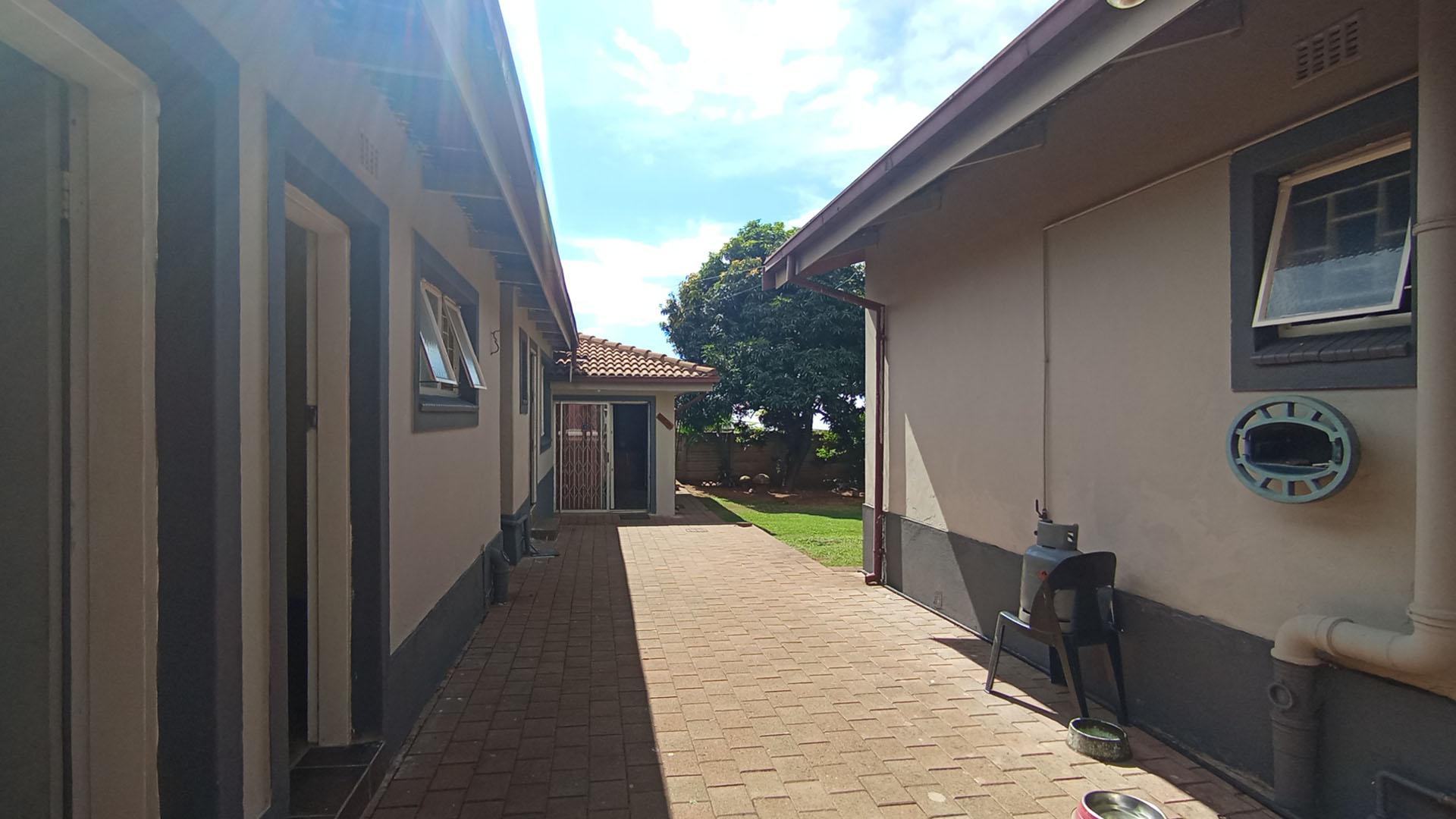 Backyard of property in Sinoville