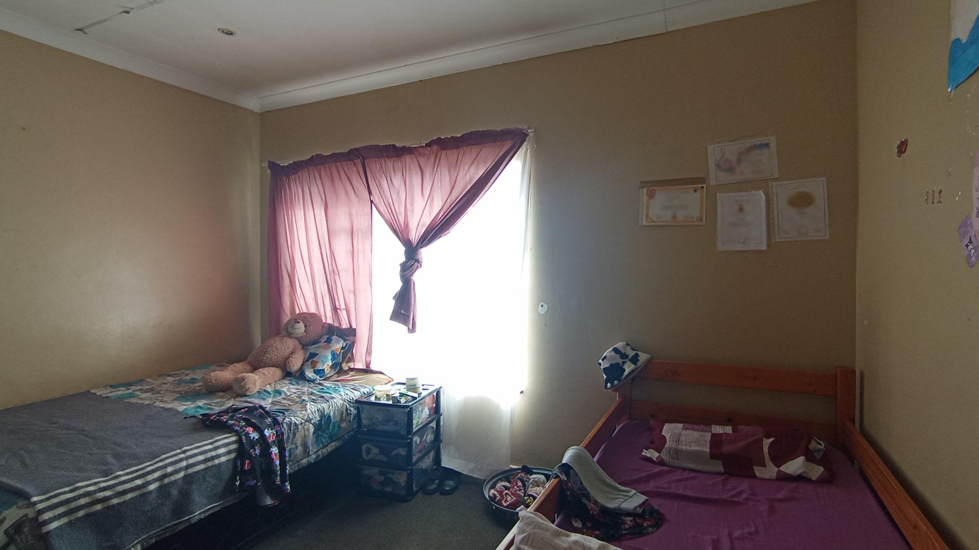 Bed Room 3 - 15 square meters of property in Sinoville