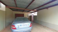Carport  - 45 square meters of property in Sinoville