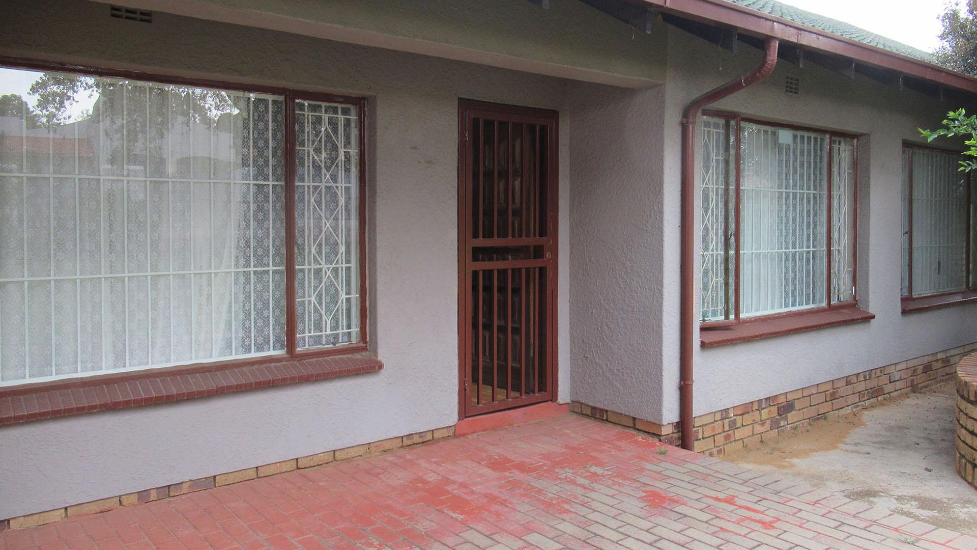 Front View of property in Groblerpark