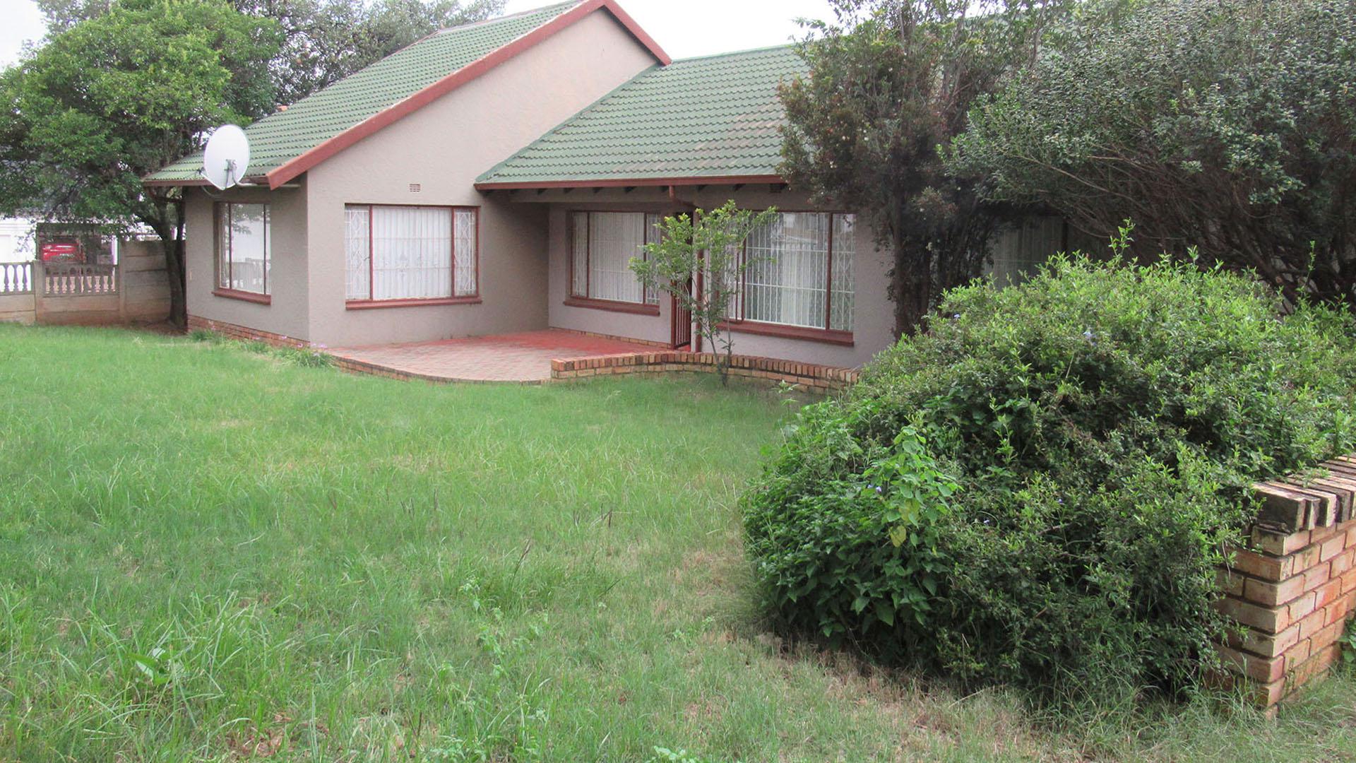 Front View of property in Groblerpark