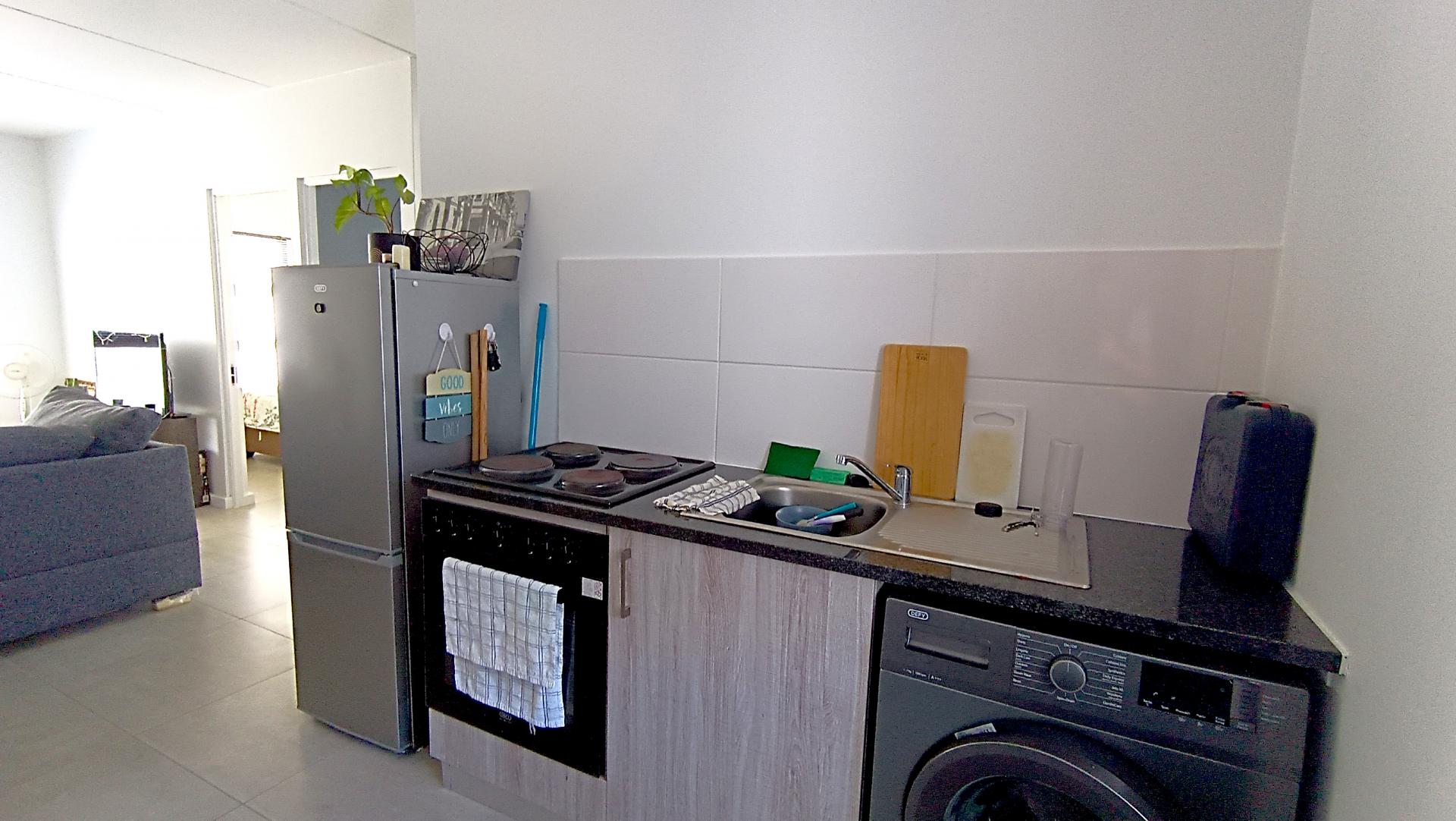 Kitchen - 8 square meters of property in De Wijnlanden