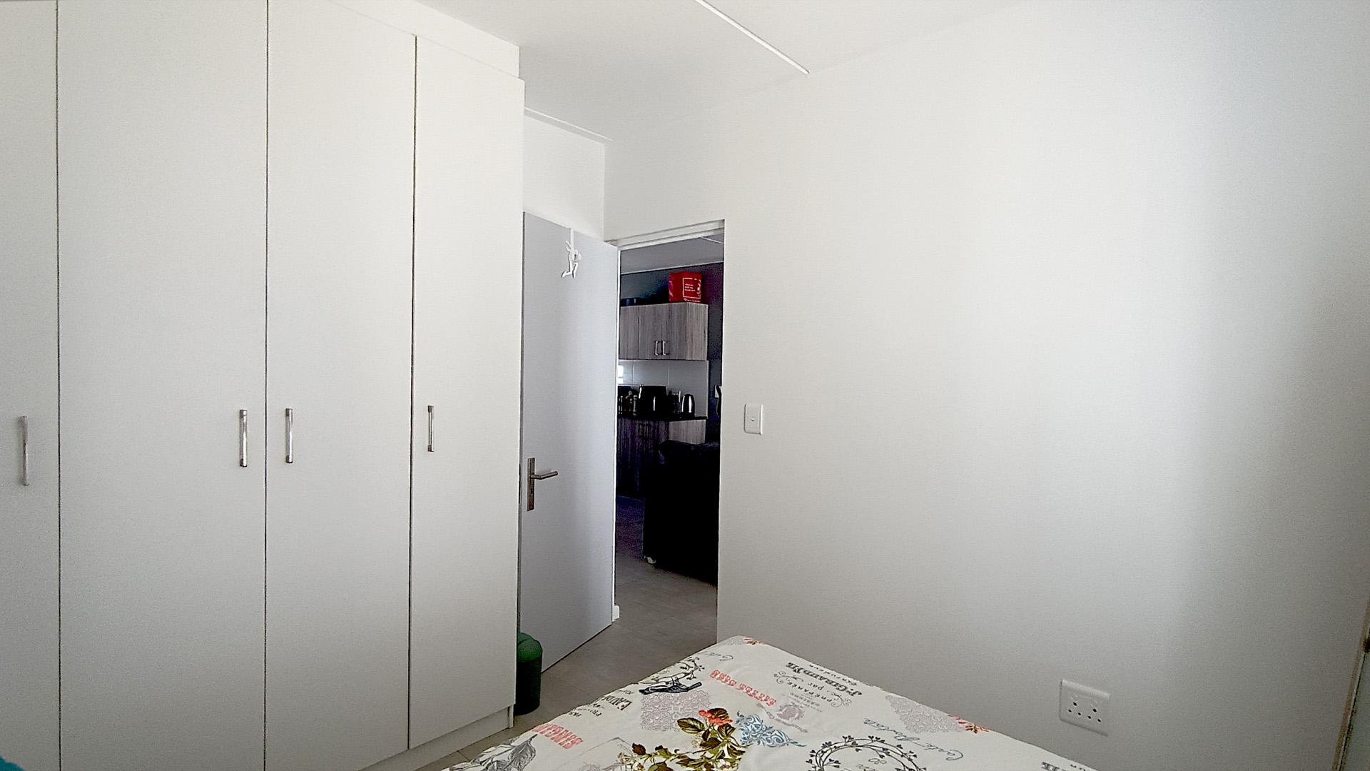 Bed Room 1 - 10 square meters of property in De Wijnlanden