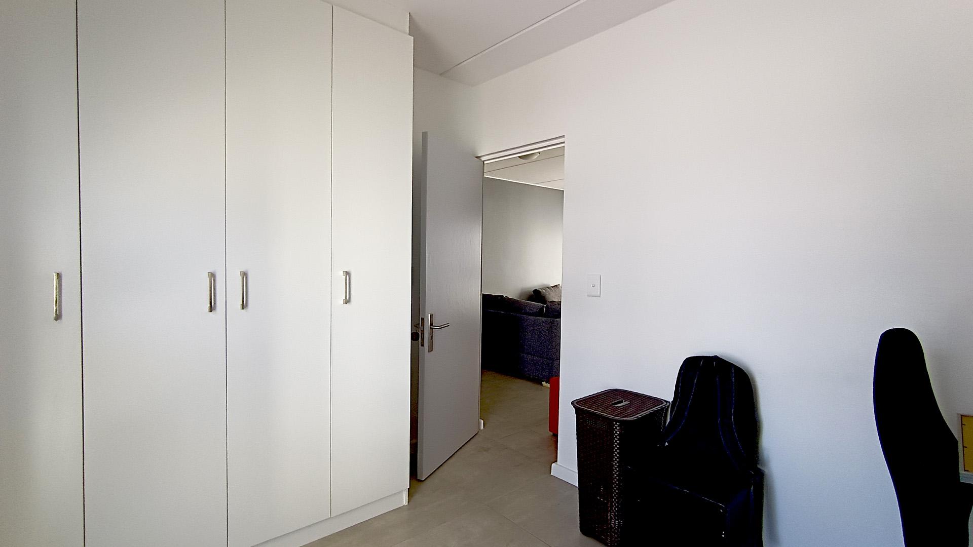 Bed Room 2 - 10 square meters of property in De Wijnlanden