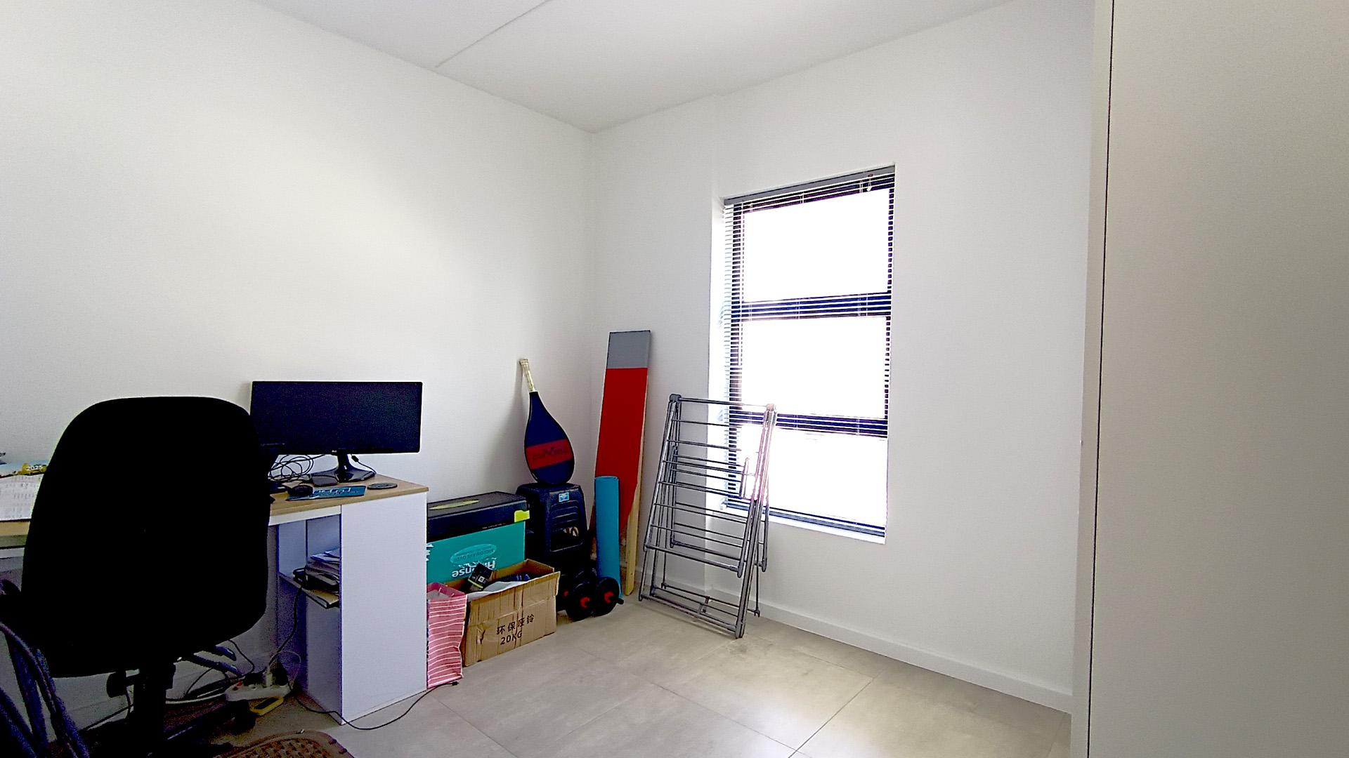 Bed Room 2 - 10 square meters of property in De Wijnlanden