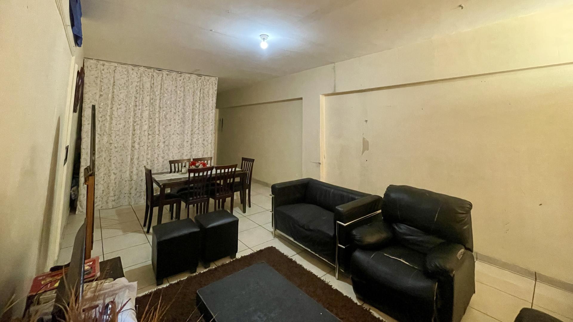 Lounges of property in Berea - JHB