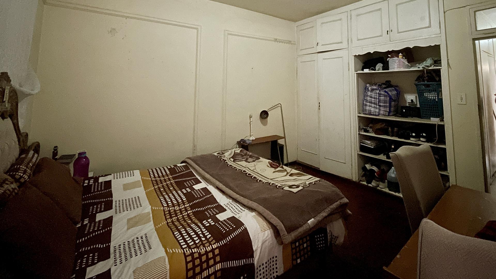 Bed Room 1 of property in Berea - JHB