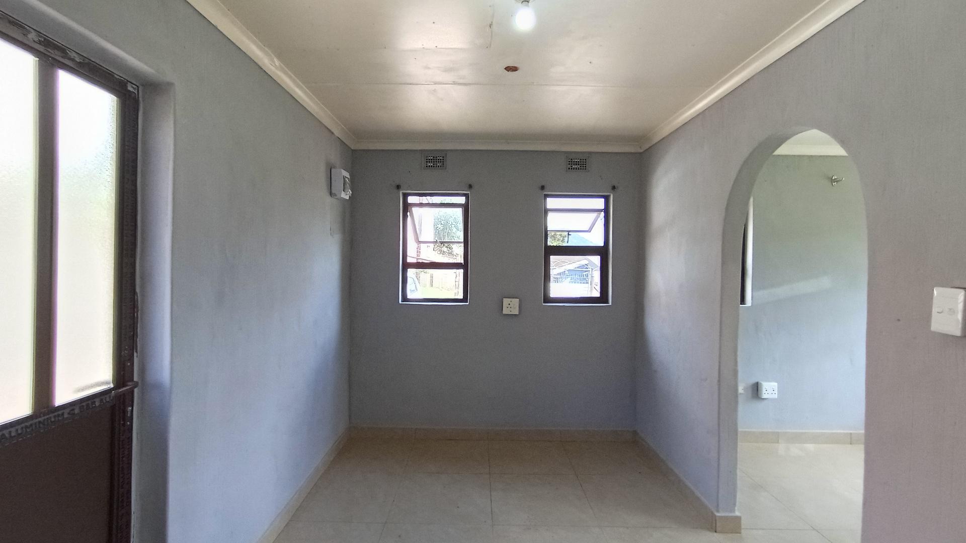 Kitchen - 13 square meters of property in KwaDabeka