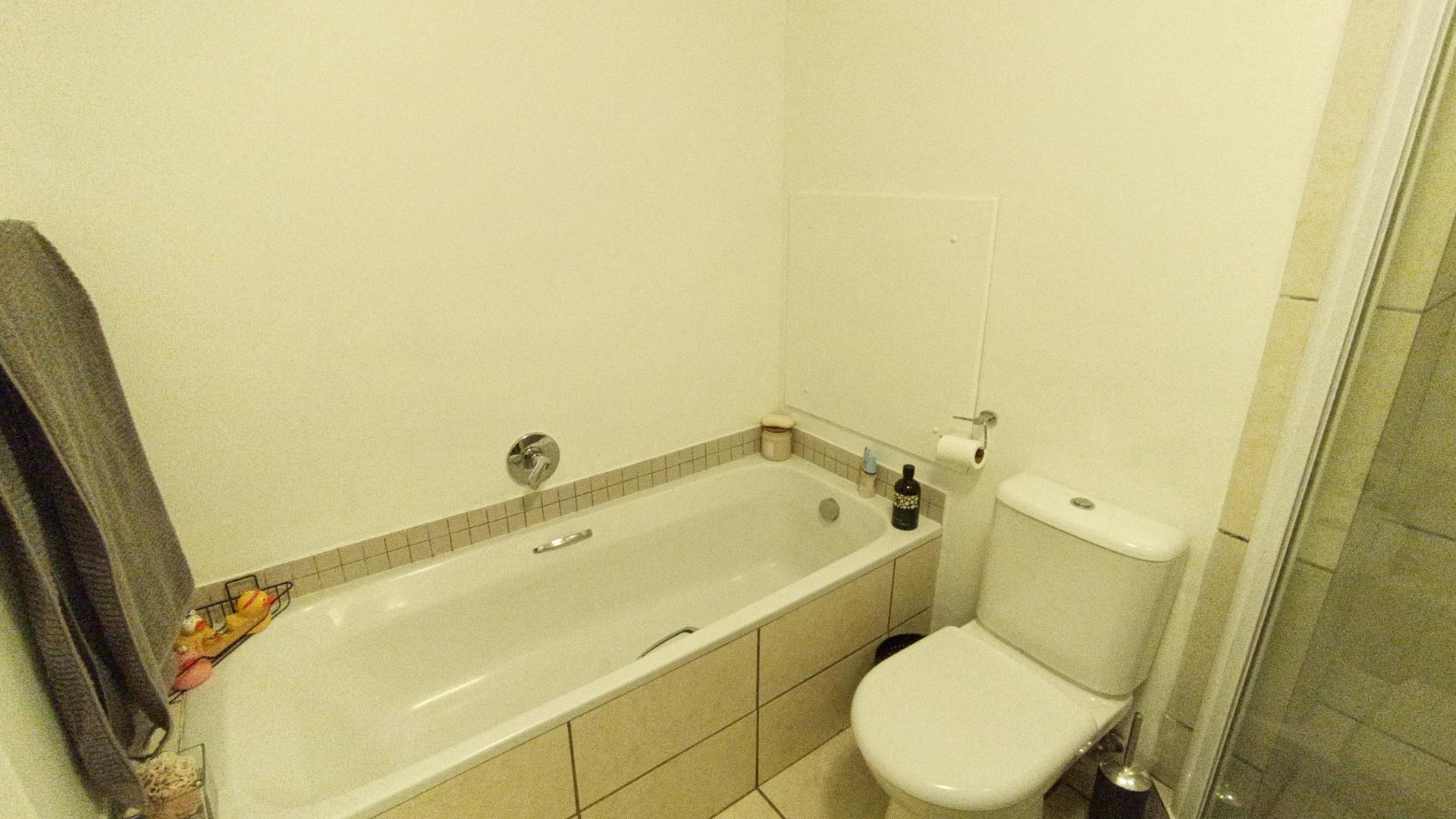 Bathroom 1 - 5 square meters of property in Ballitoville