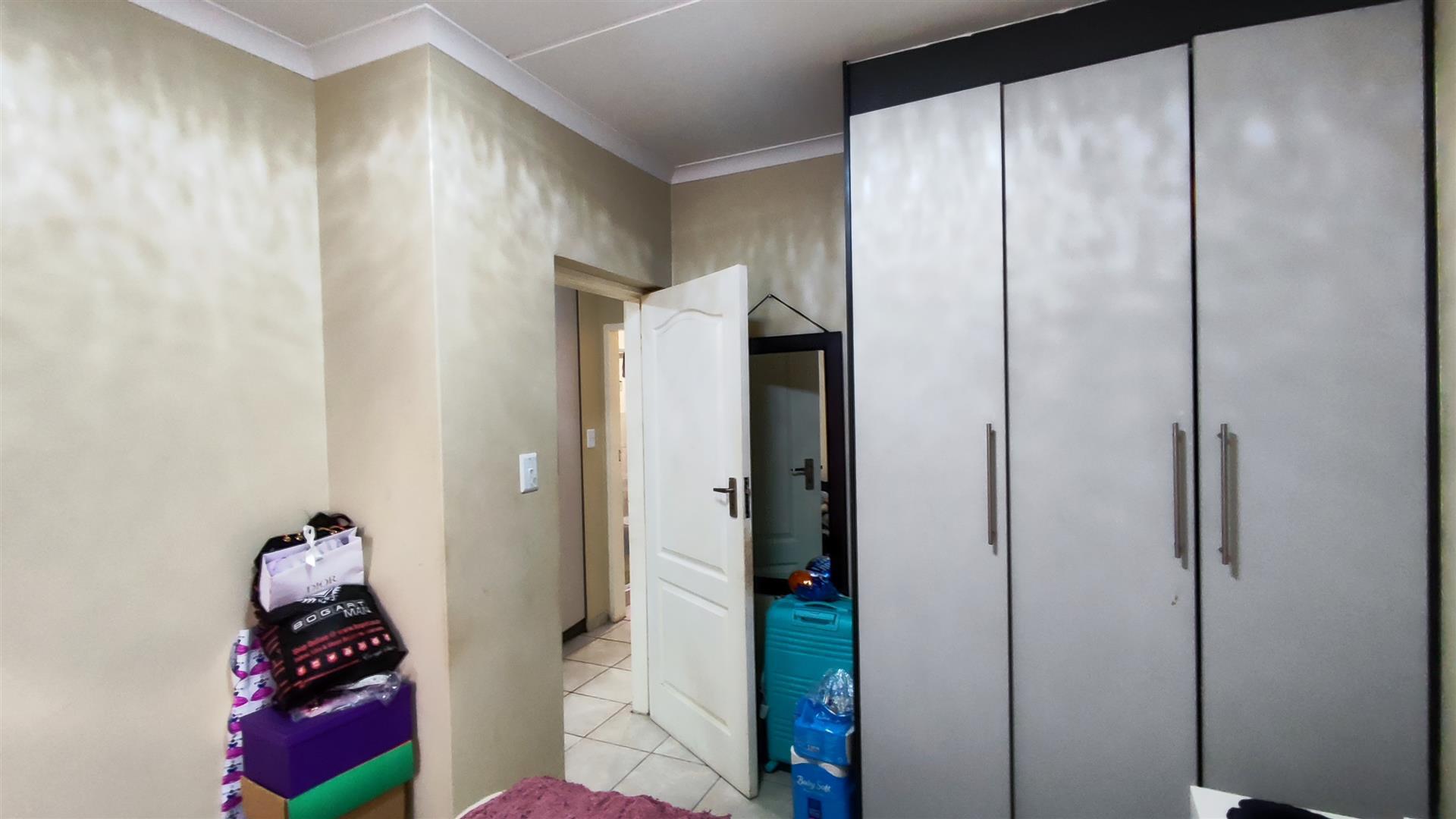 Bed Room 1 - 10 square meters of property in Cloverdene