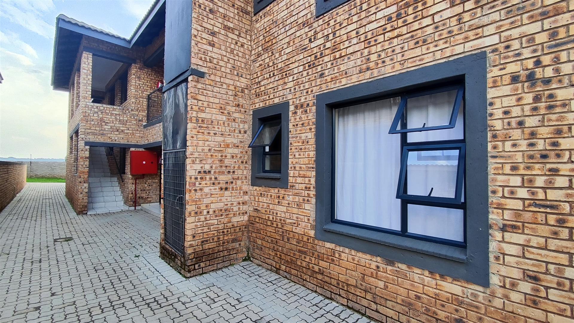 Front View of property in Cloverdene