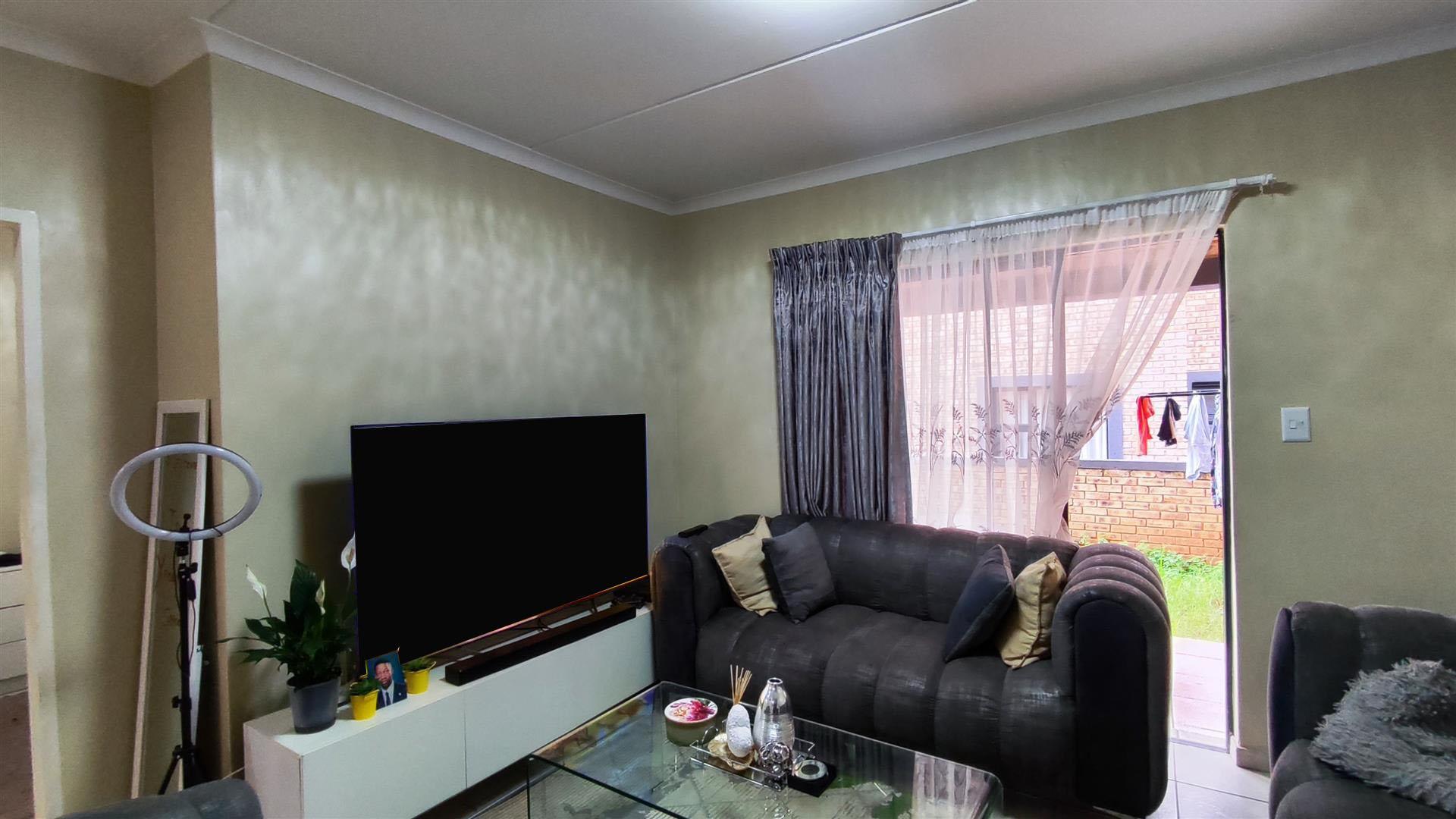 Lounges - 12 square meters of property in Cloverdene