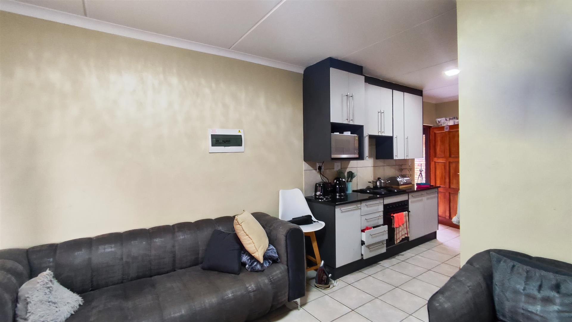 Lounges - 12 square meters of property in Cloverdene