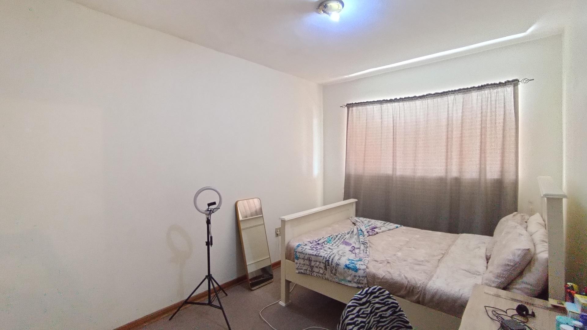 Bed Room 2 - 16 square meters of property in Wembley