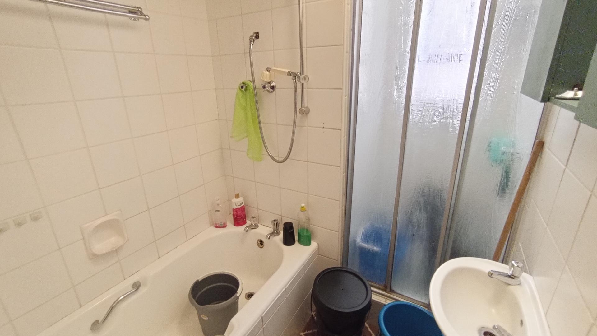 Bathroom 1 - 8 square meters of property in Wembley