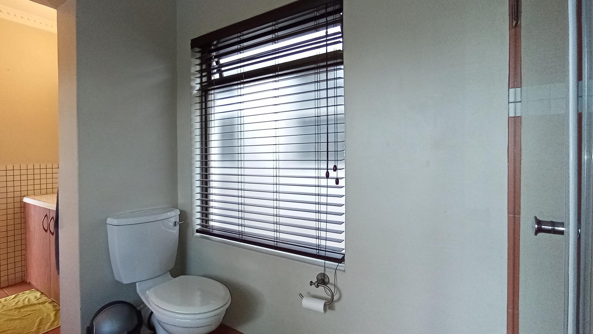 Bathroom 1 - 10 square meters of property in Cyrildene