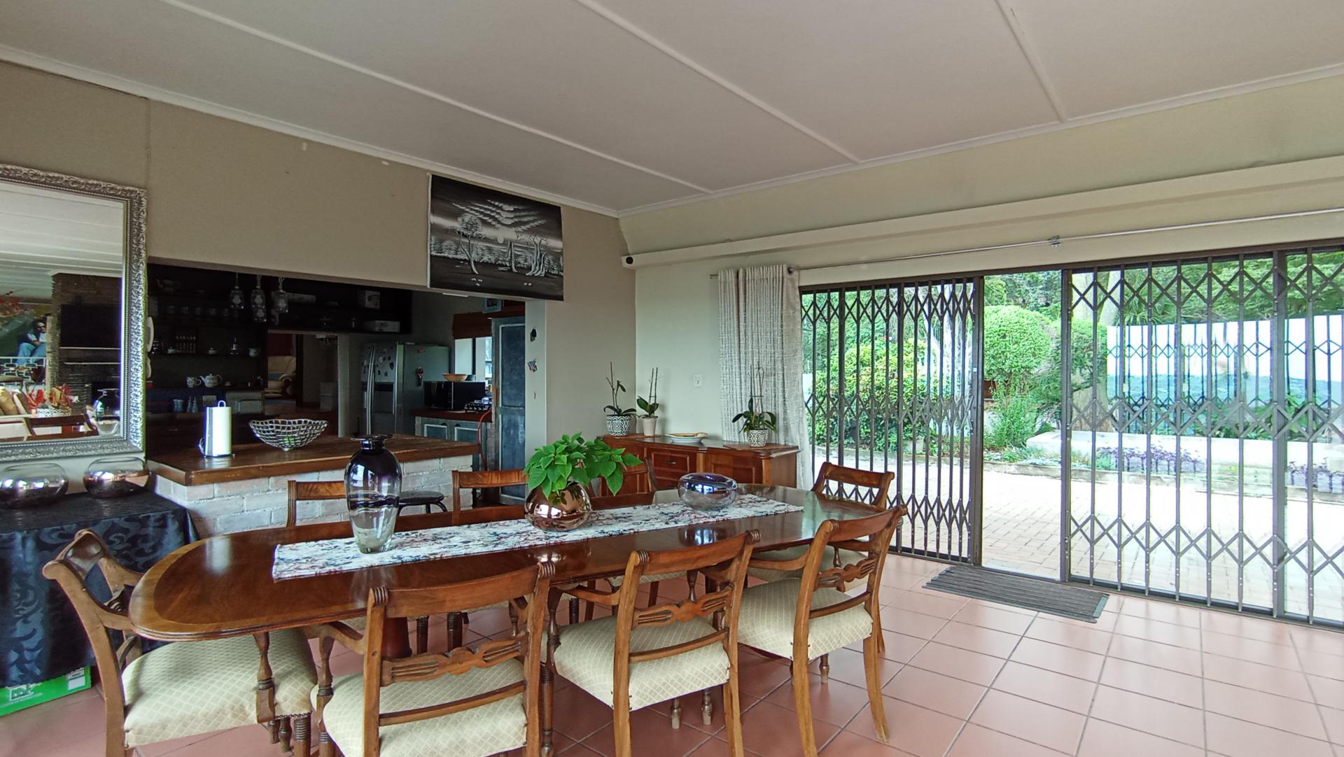 Dining Room - 30 square meters of property in Cyrildene