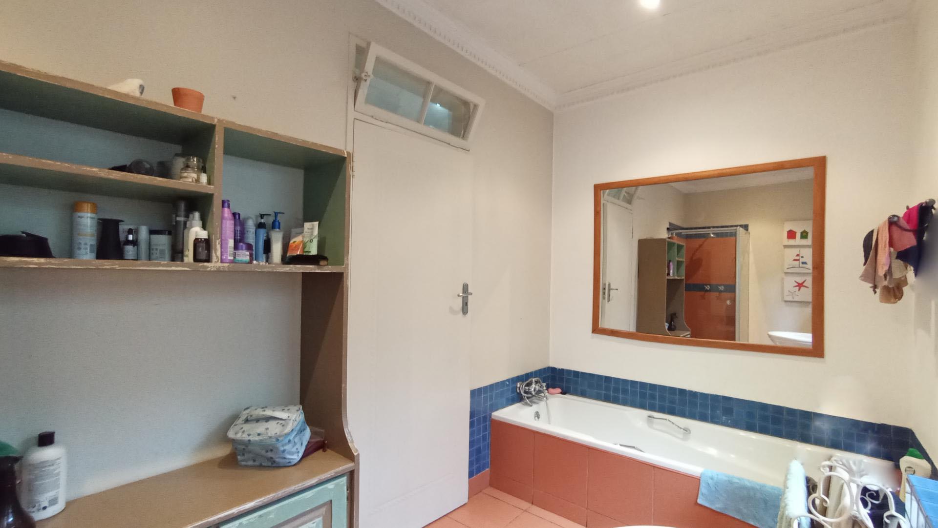 Bathroom 3+ - 3 square meters of property in Cyrildene