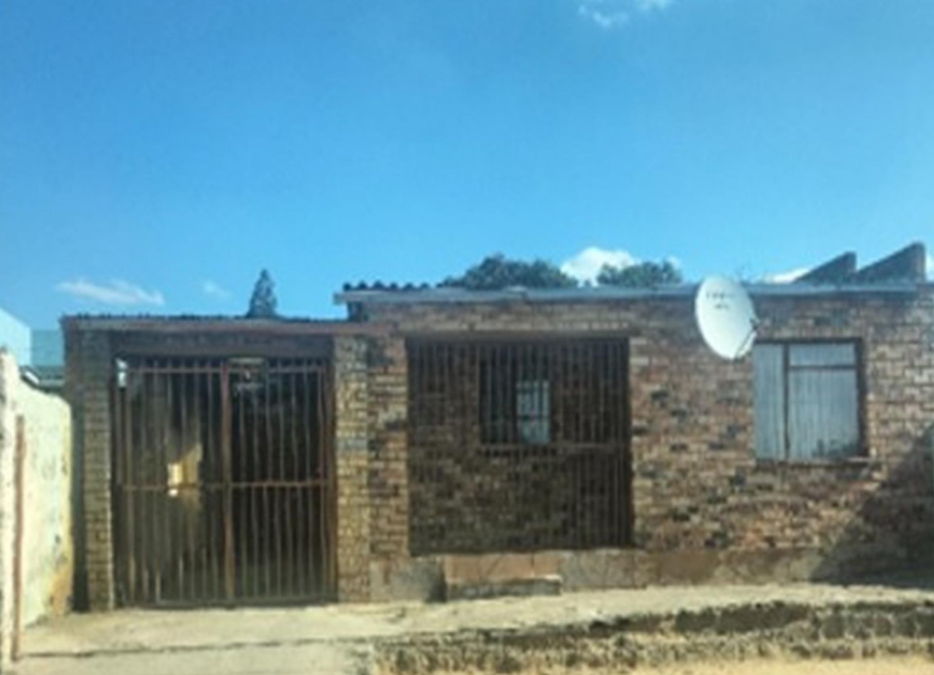 Front View of property in Meadowlands