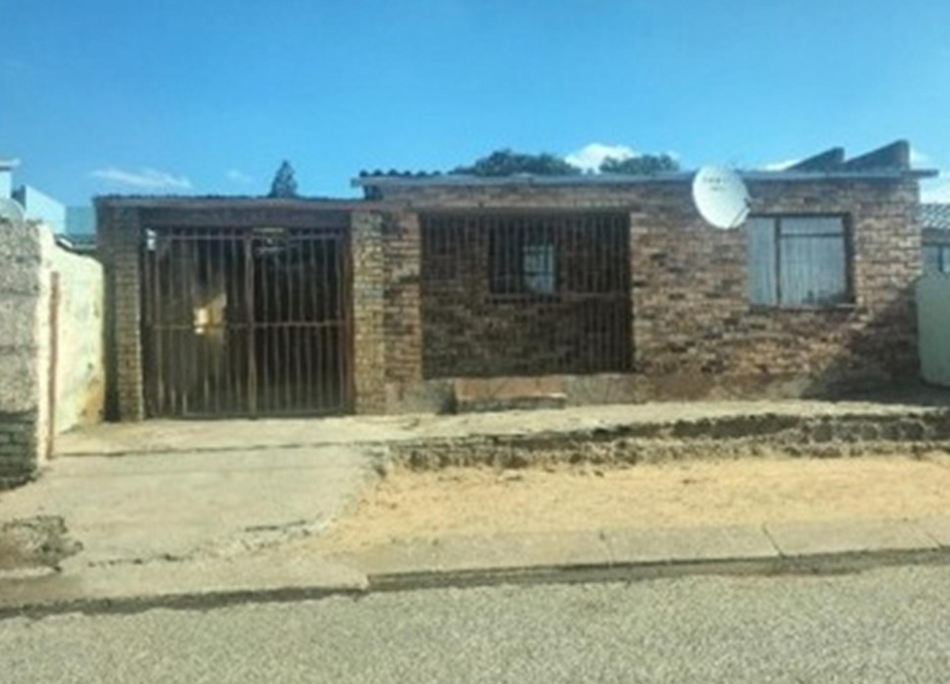 Front View of property in Meadowlands