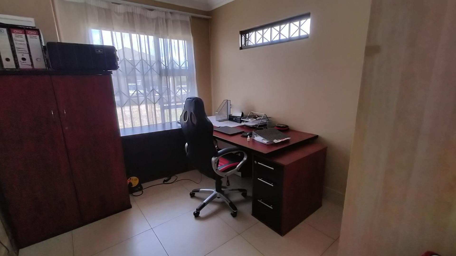 Bed Room 2 of property in Shellyvale