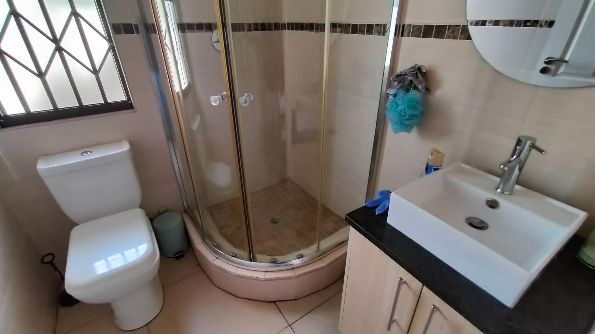 Bathroom 2 of property in Shellyvale