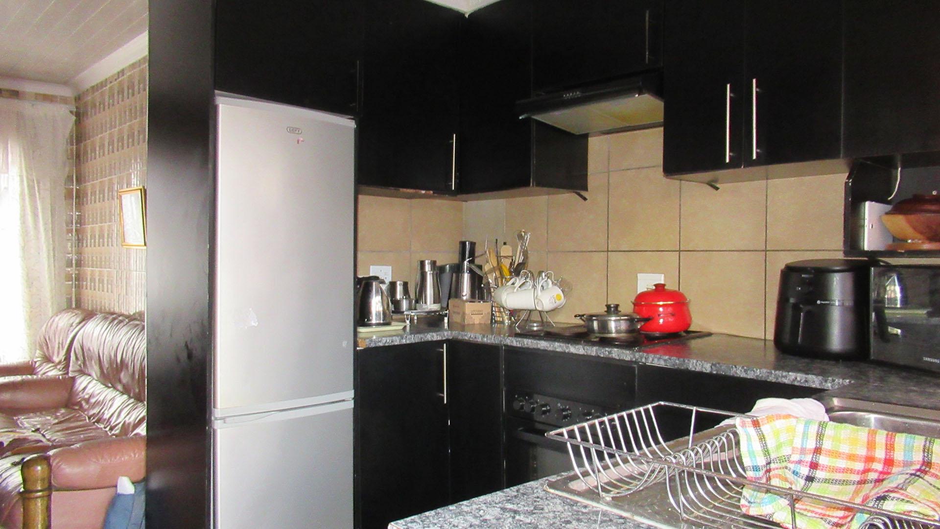 Kitchen - 6 square meters of property in Toekomsrus