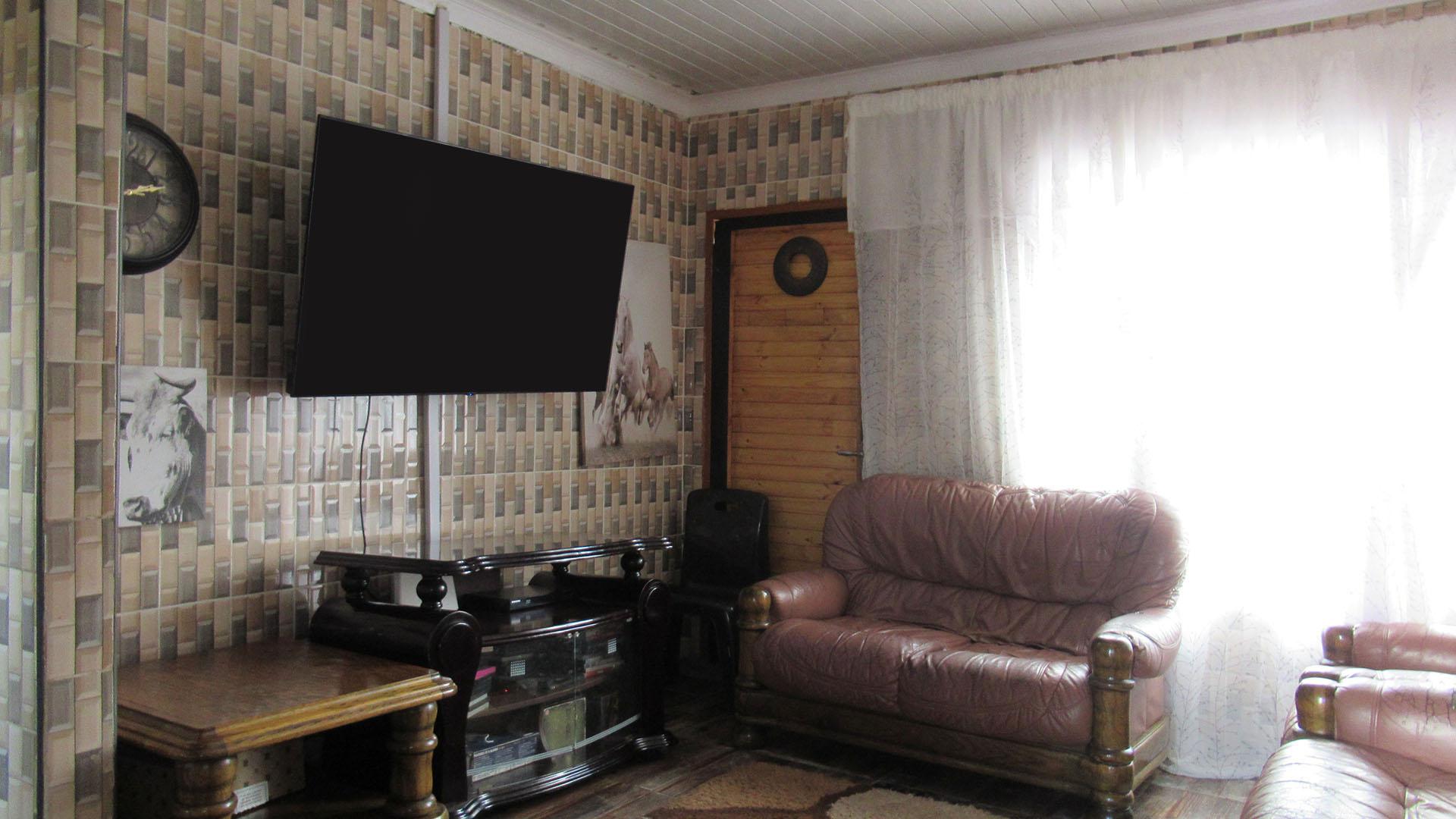 Lounges - 11 square meters of property in Toekomsrus