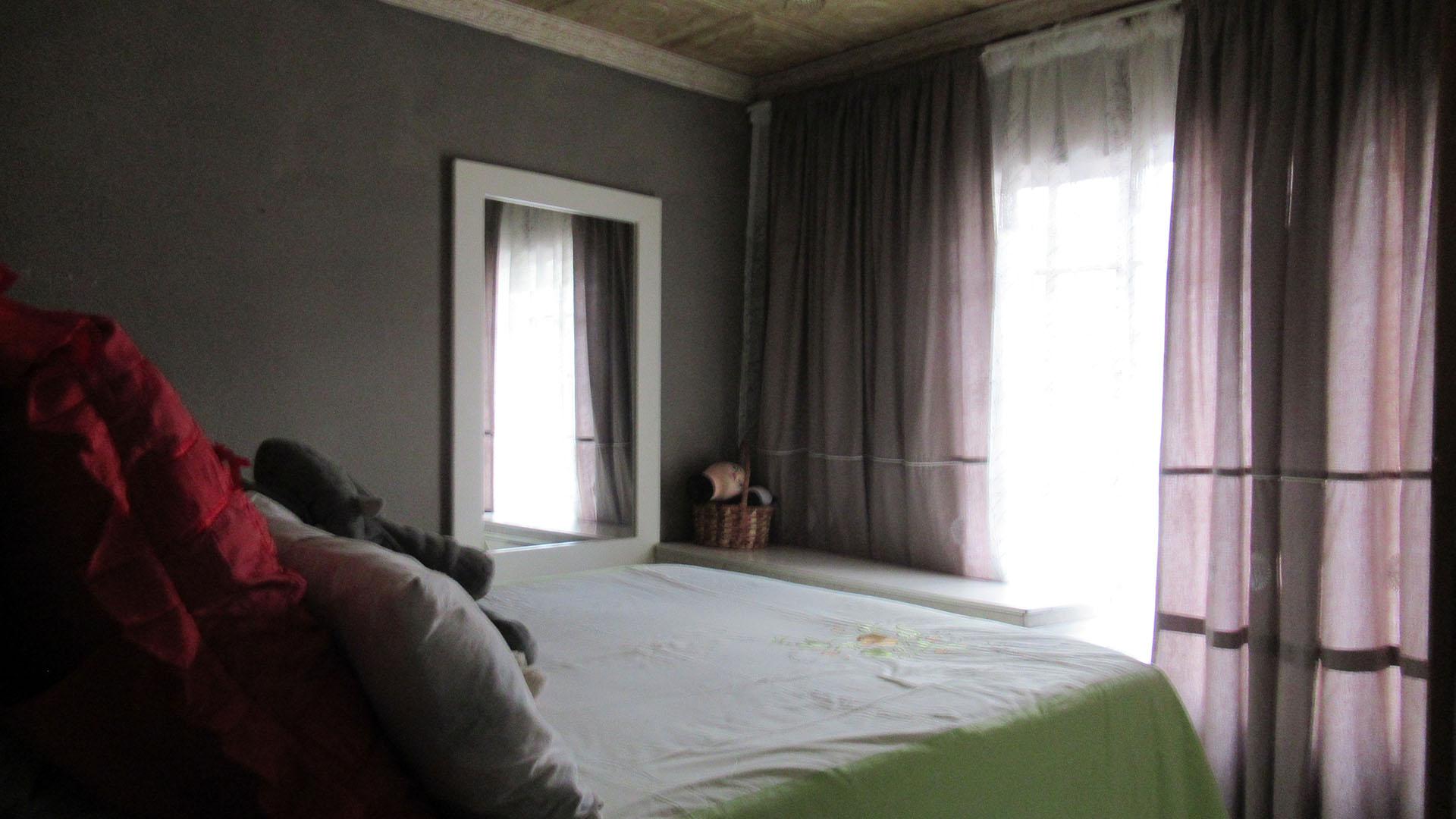 Bed Room 1 - 9 square meters of property in Toekomsrus