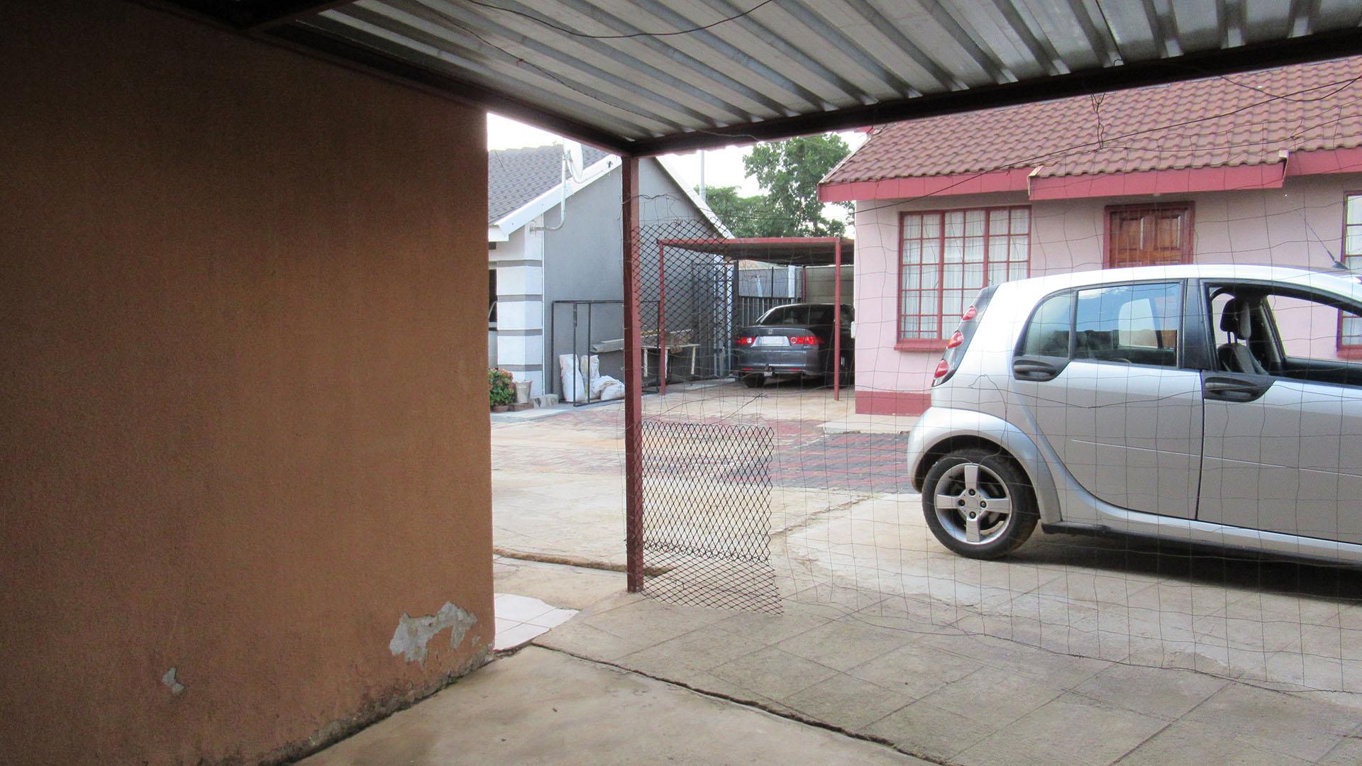 Spaces - 2 square meters of property in Toekomsrus