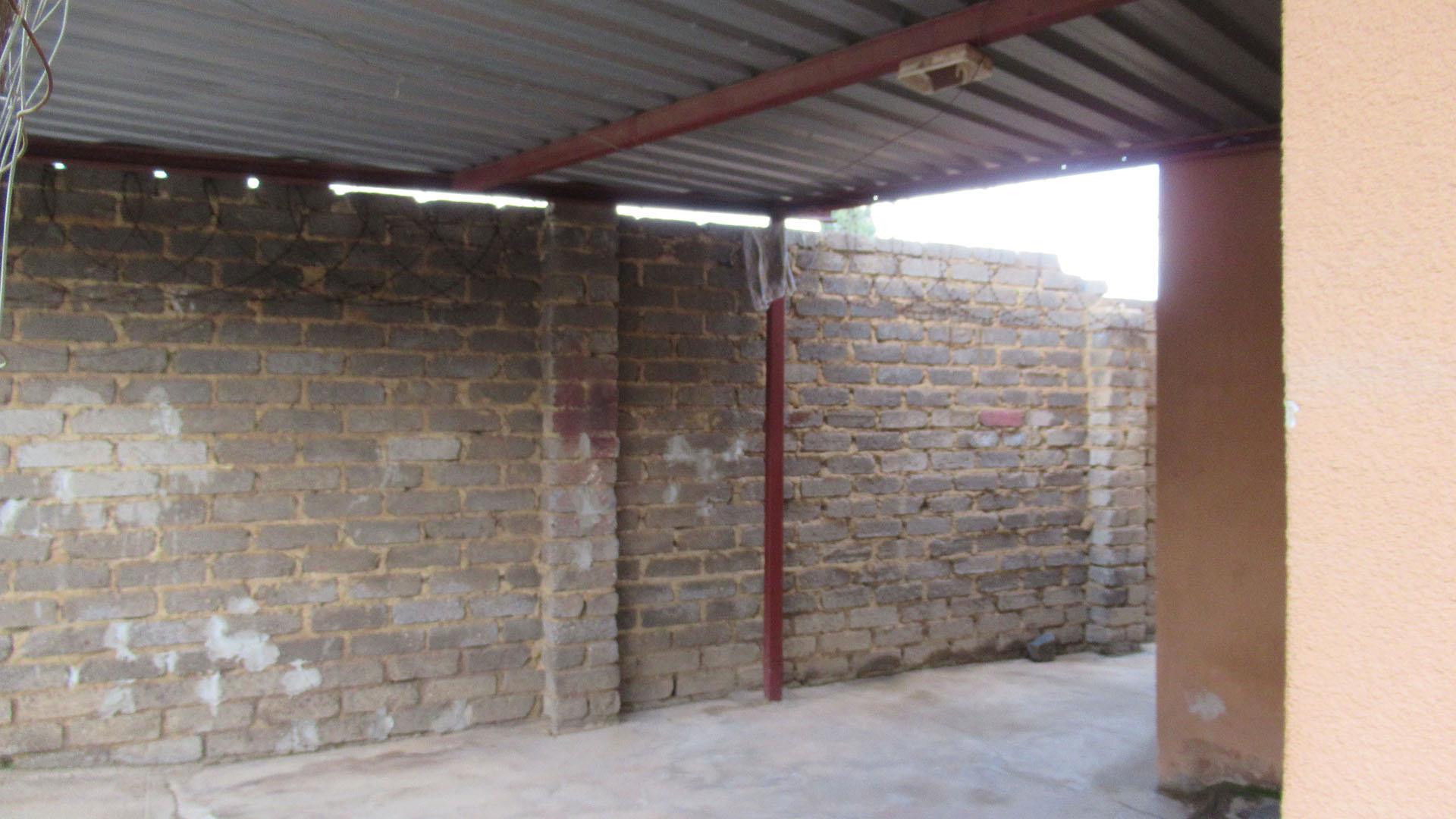 Spaces - 2 square meters of property in Toekomsrus