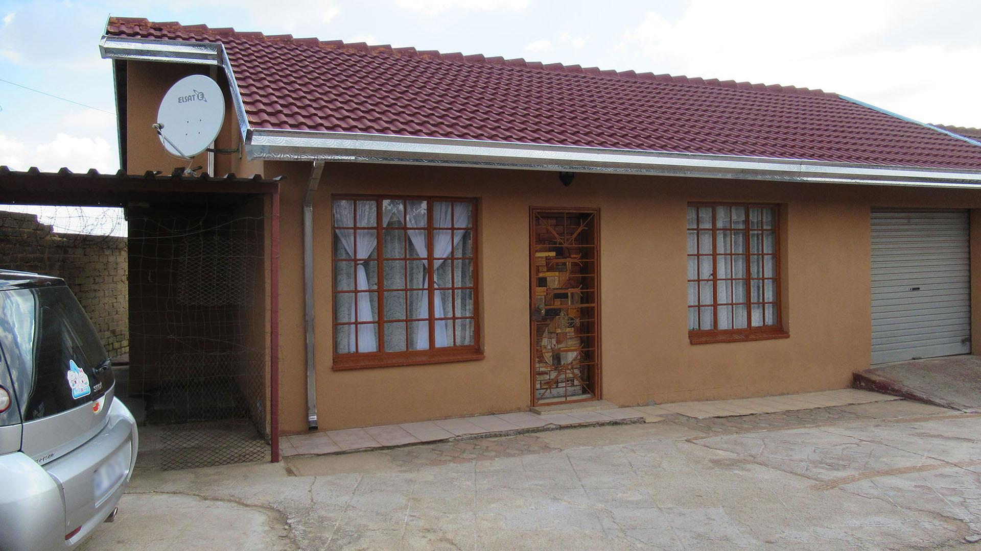 Front View of property in Toekomsrus