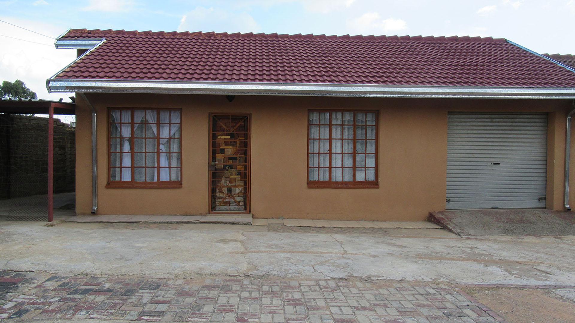Front View of property in Toekomsrus