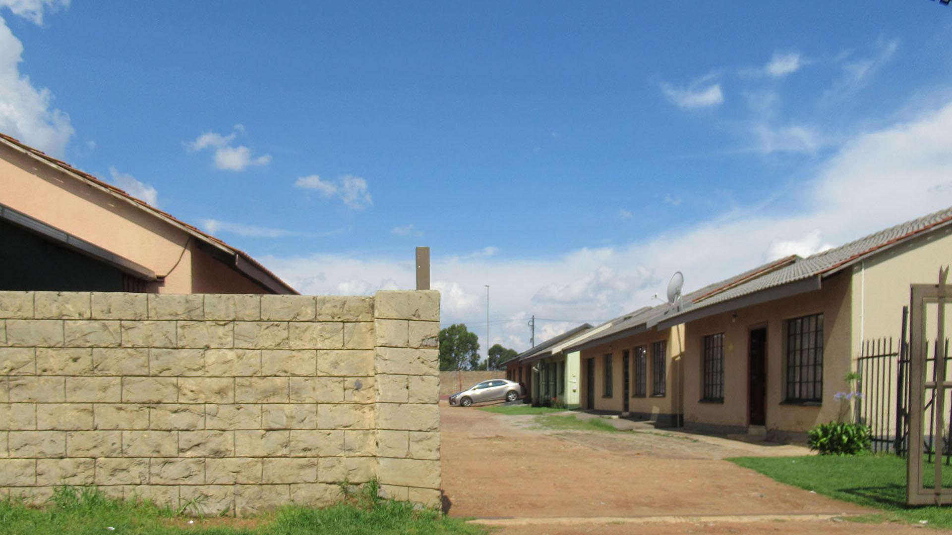 Front View of property in Toekomsrus