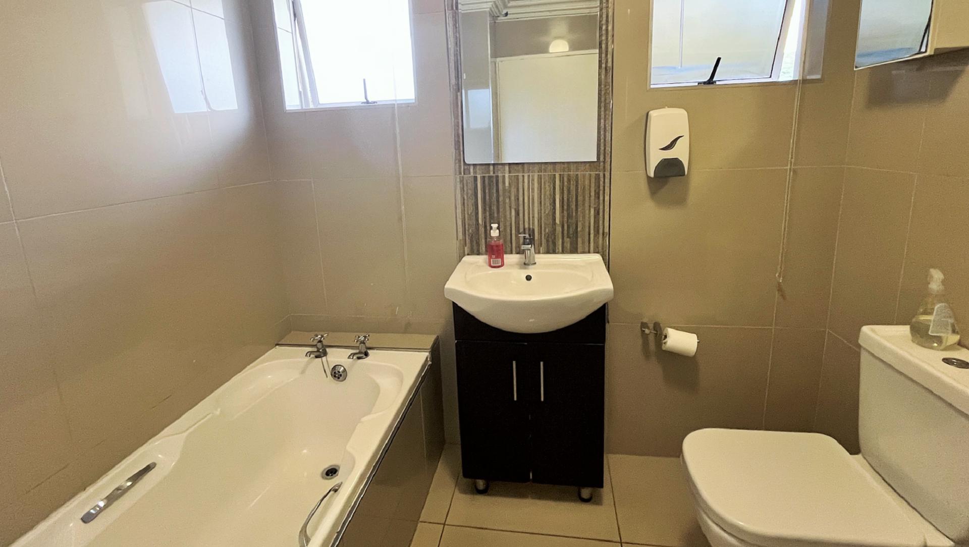 Bathroom 1 of property in Umgeni Park