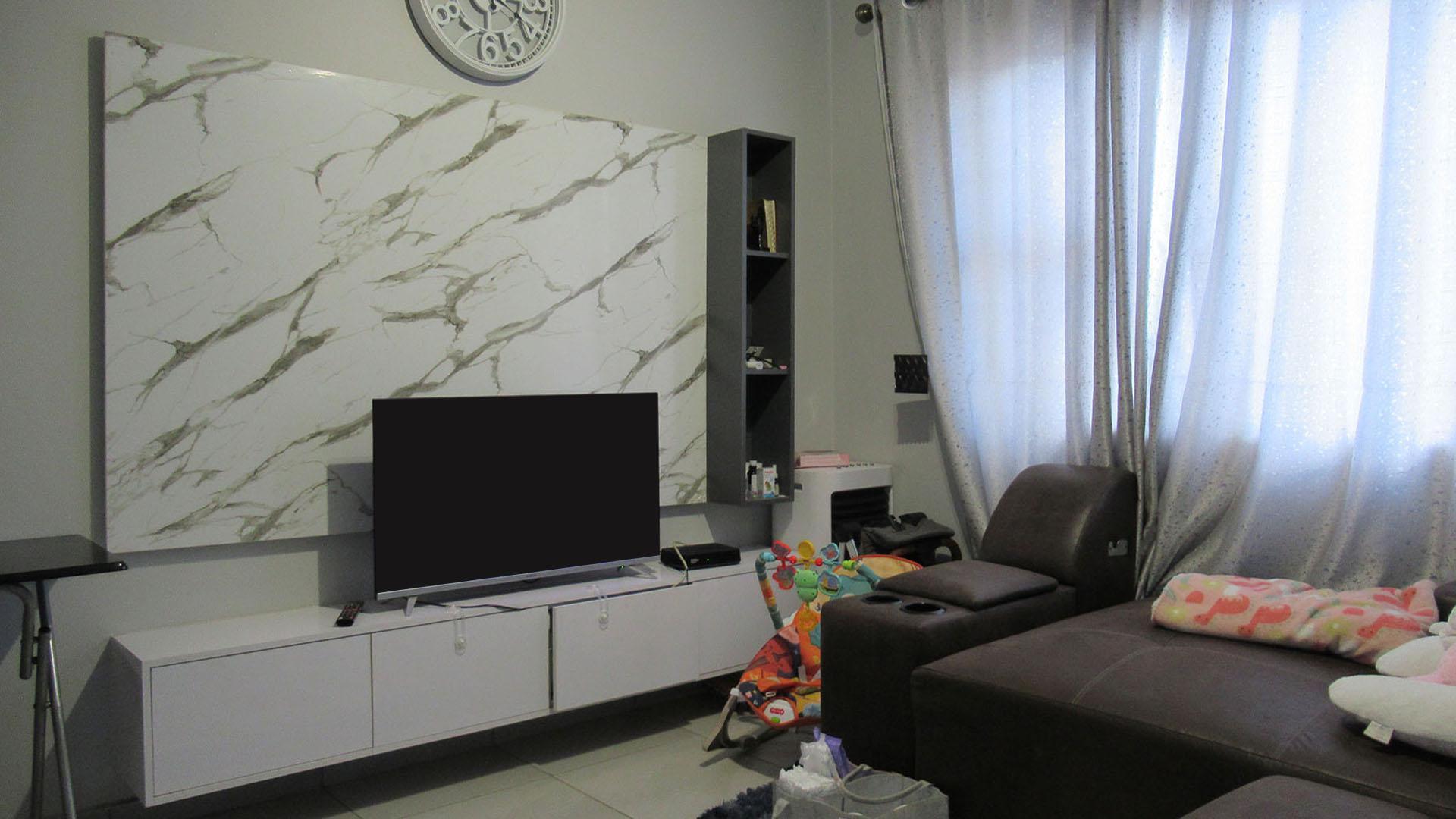 Lounges - 9 square meters of property in Jabulani