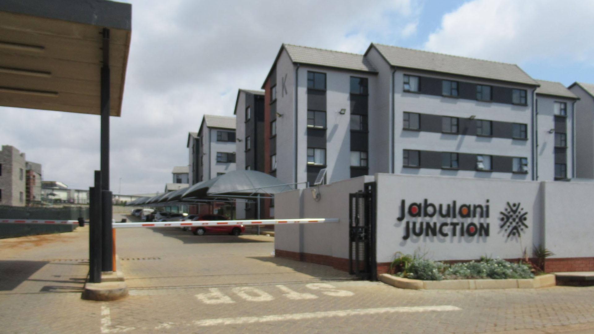 Front View of property in Jabulani