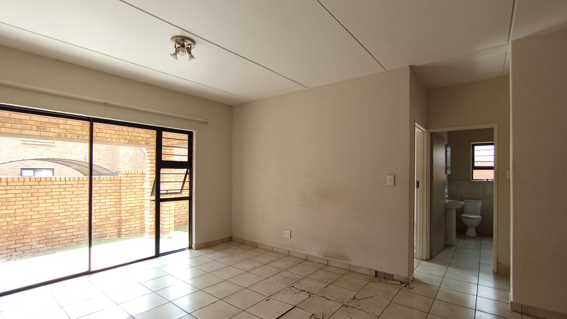 Lounges - 24 square meters of property in Union