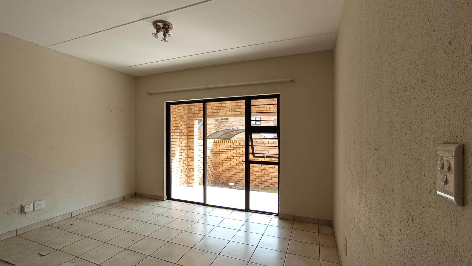 Lounges - 24 square meters of property in Union