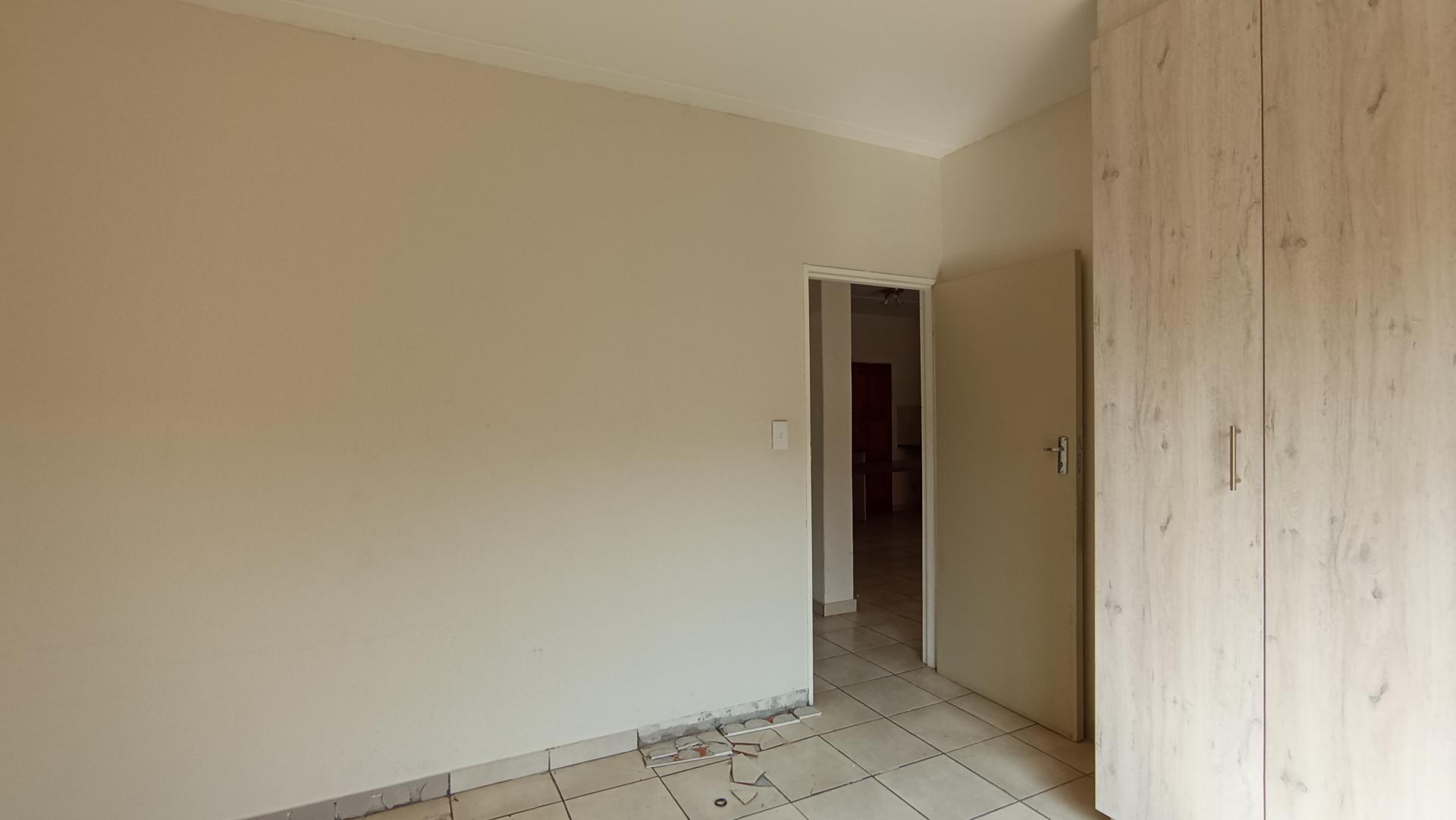 Bed Room 1 - 13 square meters of property in Union