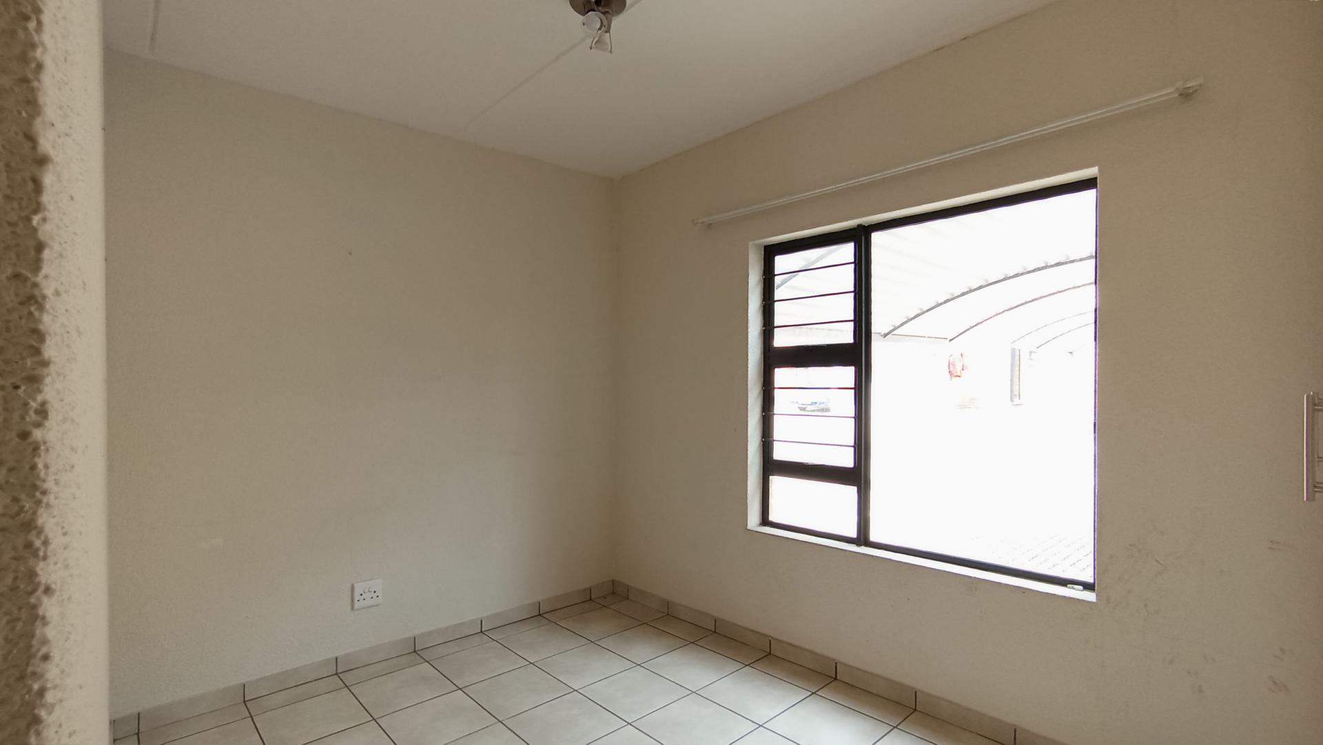 Bed Room 2 - 12 square meters of property in Union