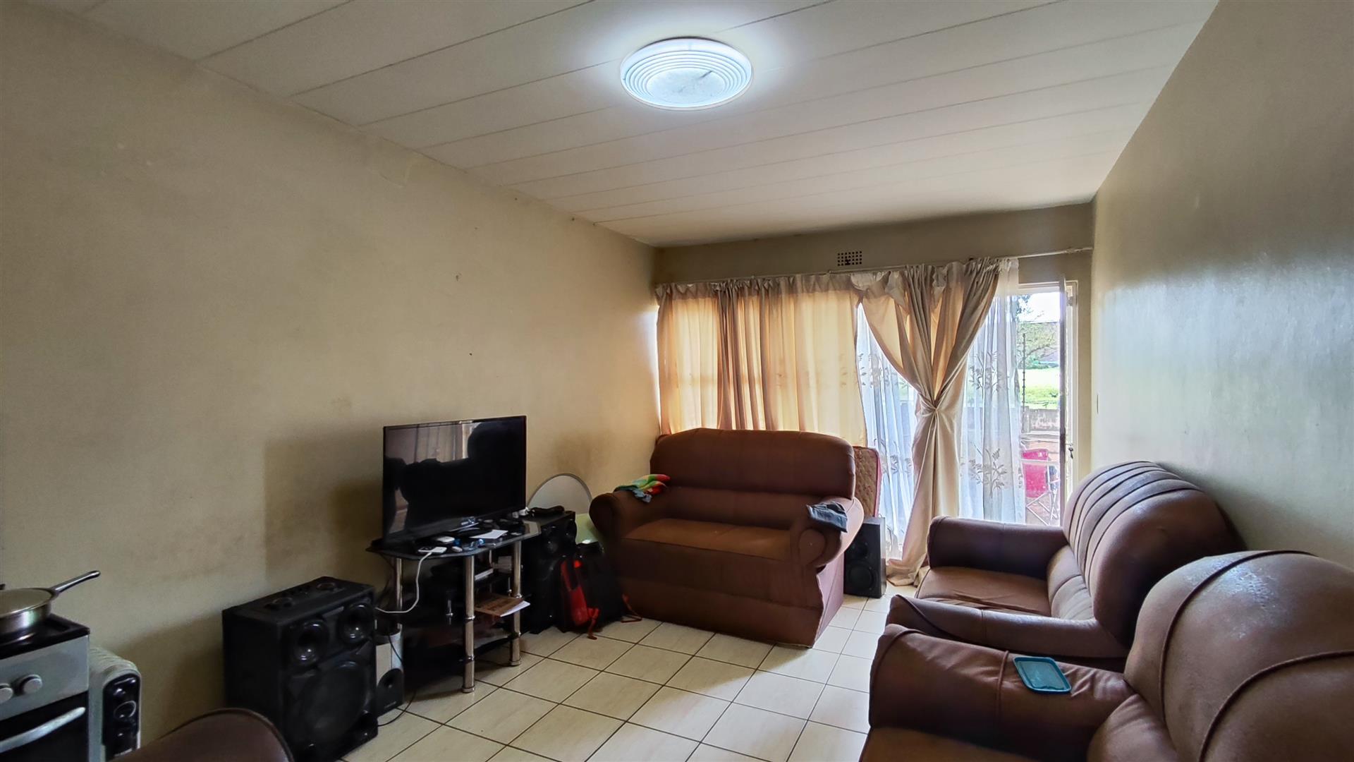 Lounges - 18 square meters of property in Meyerton