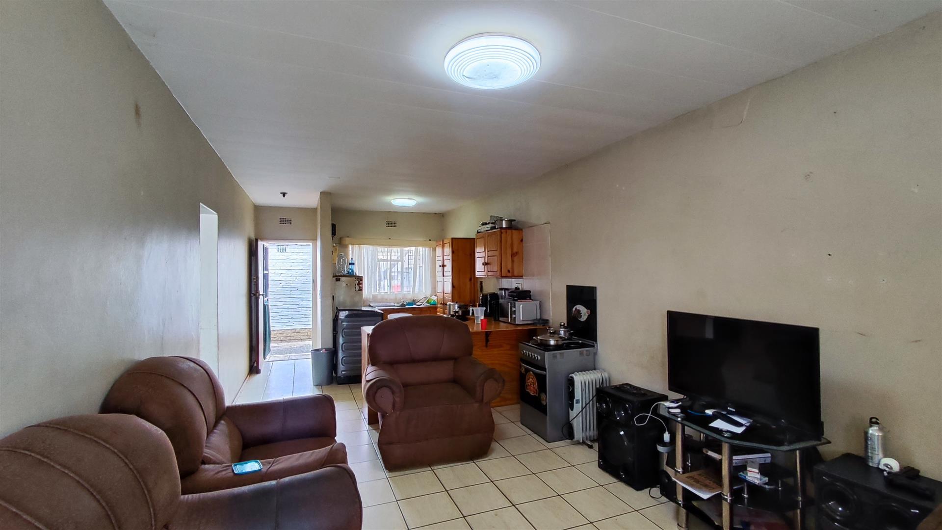 Lounges - 18 square meters of property in Meyerton