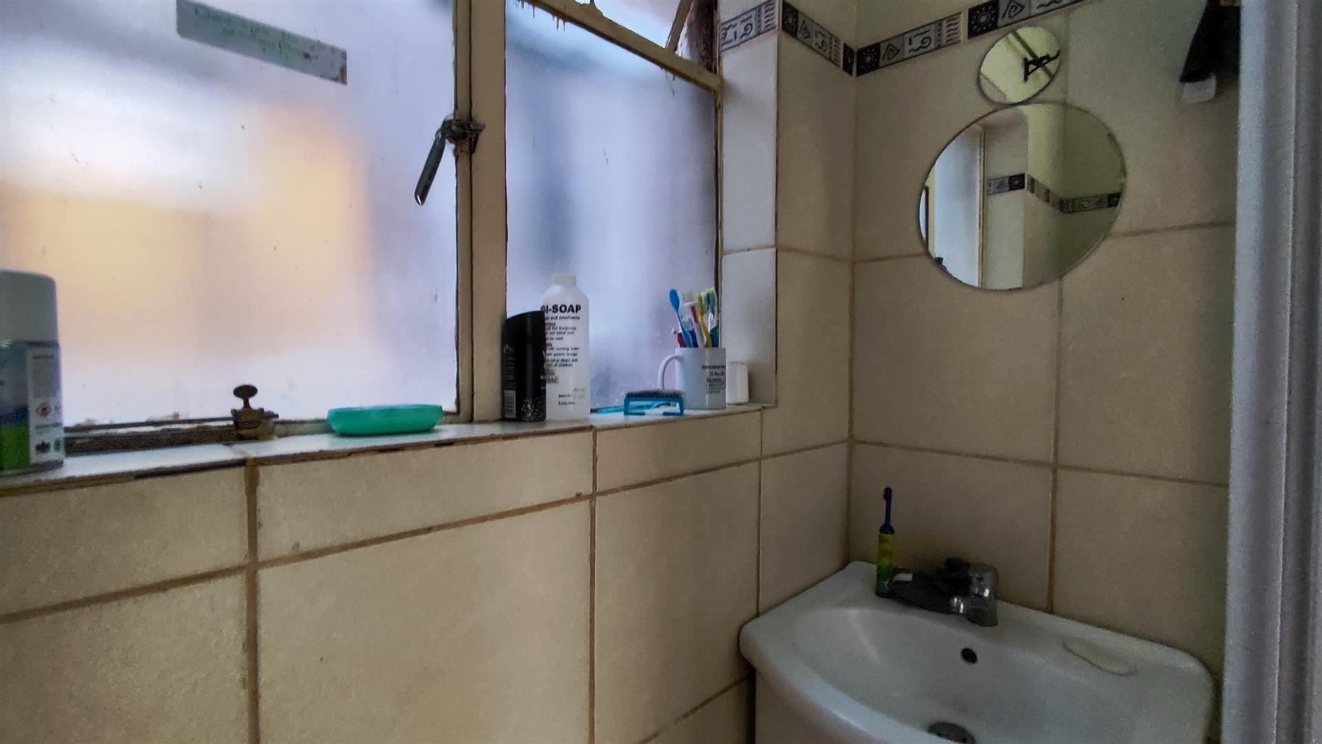 Bathroom 1 - 4 square meters of property in Meyerton