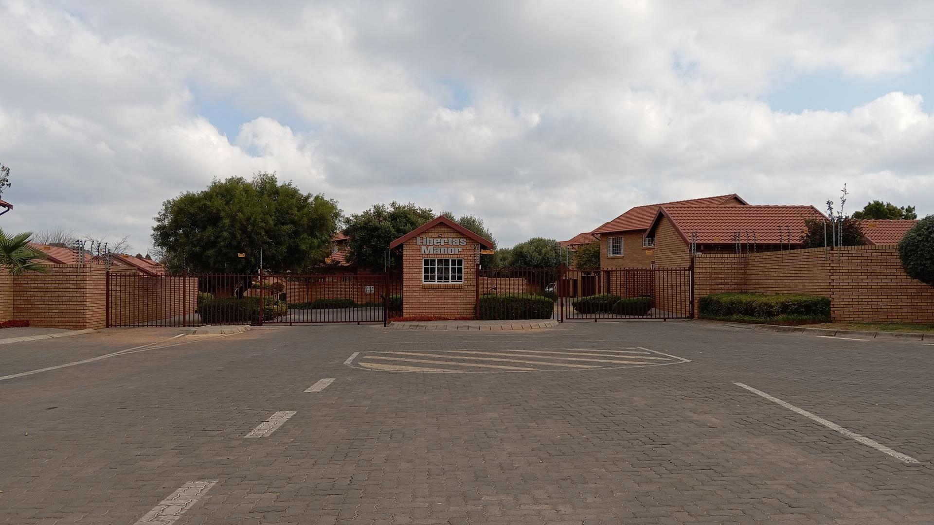 Front View of property in Equestria