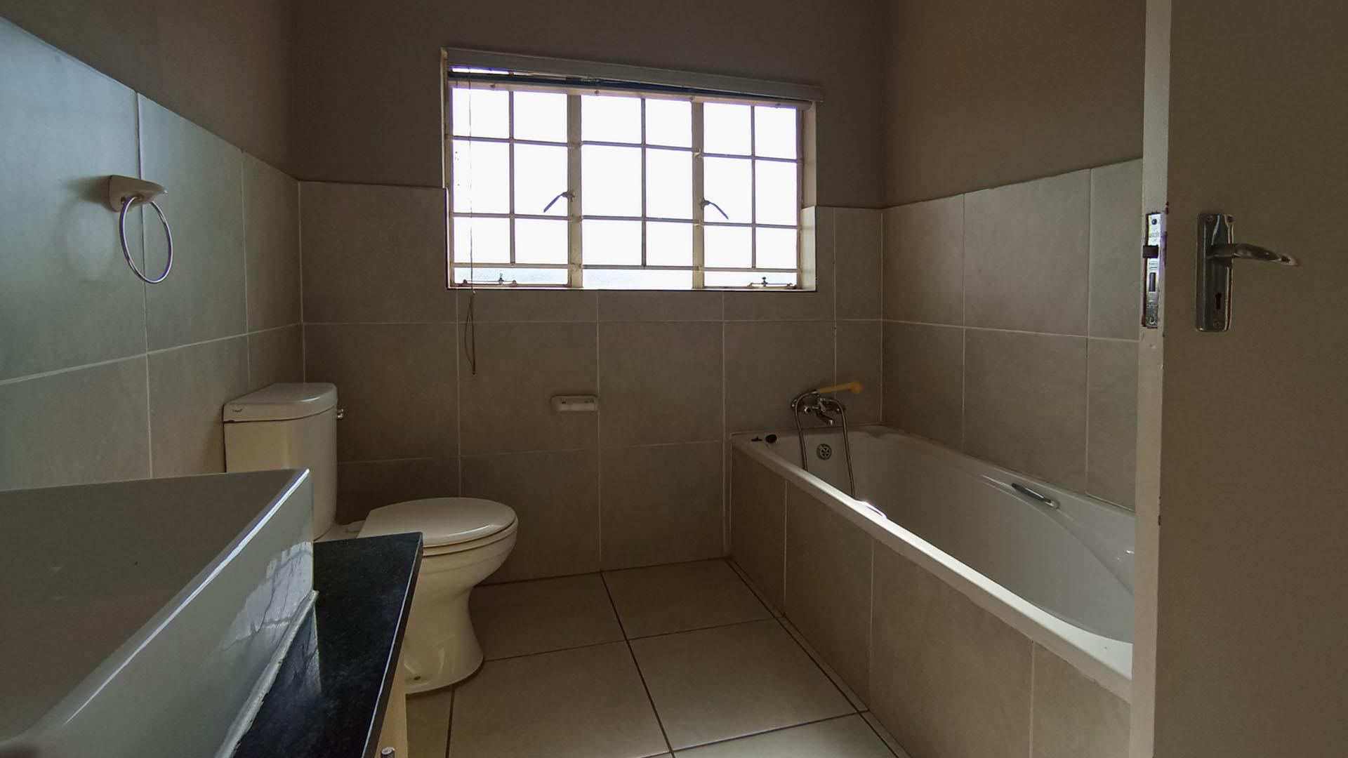 Main Bathroom - 8 square meters of property in Equestria
