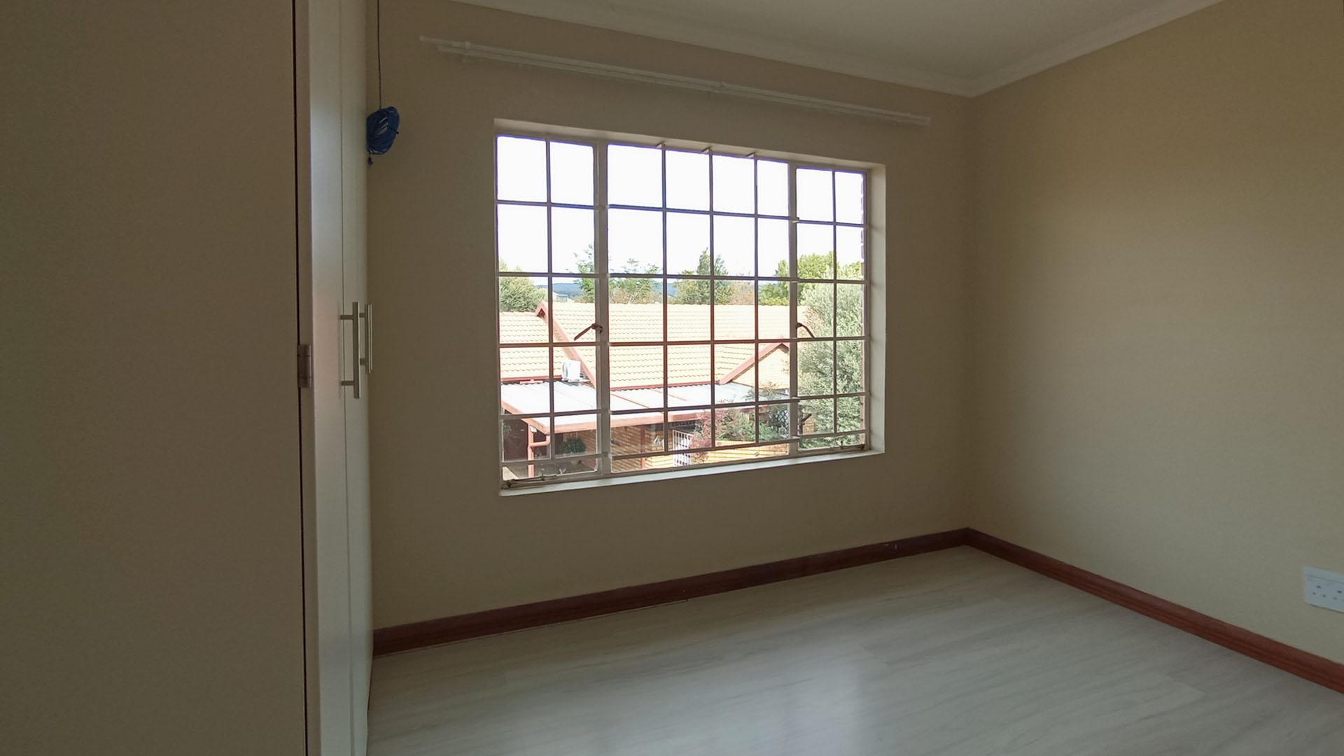 Bed Room 2 - 13 square meters of property in Equestria