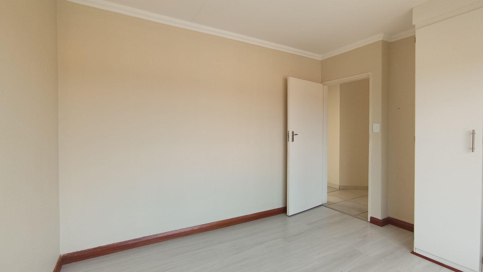 Bed Room 2 - 13 square meters of property in Equestria