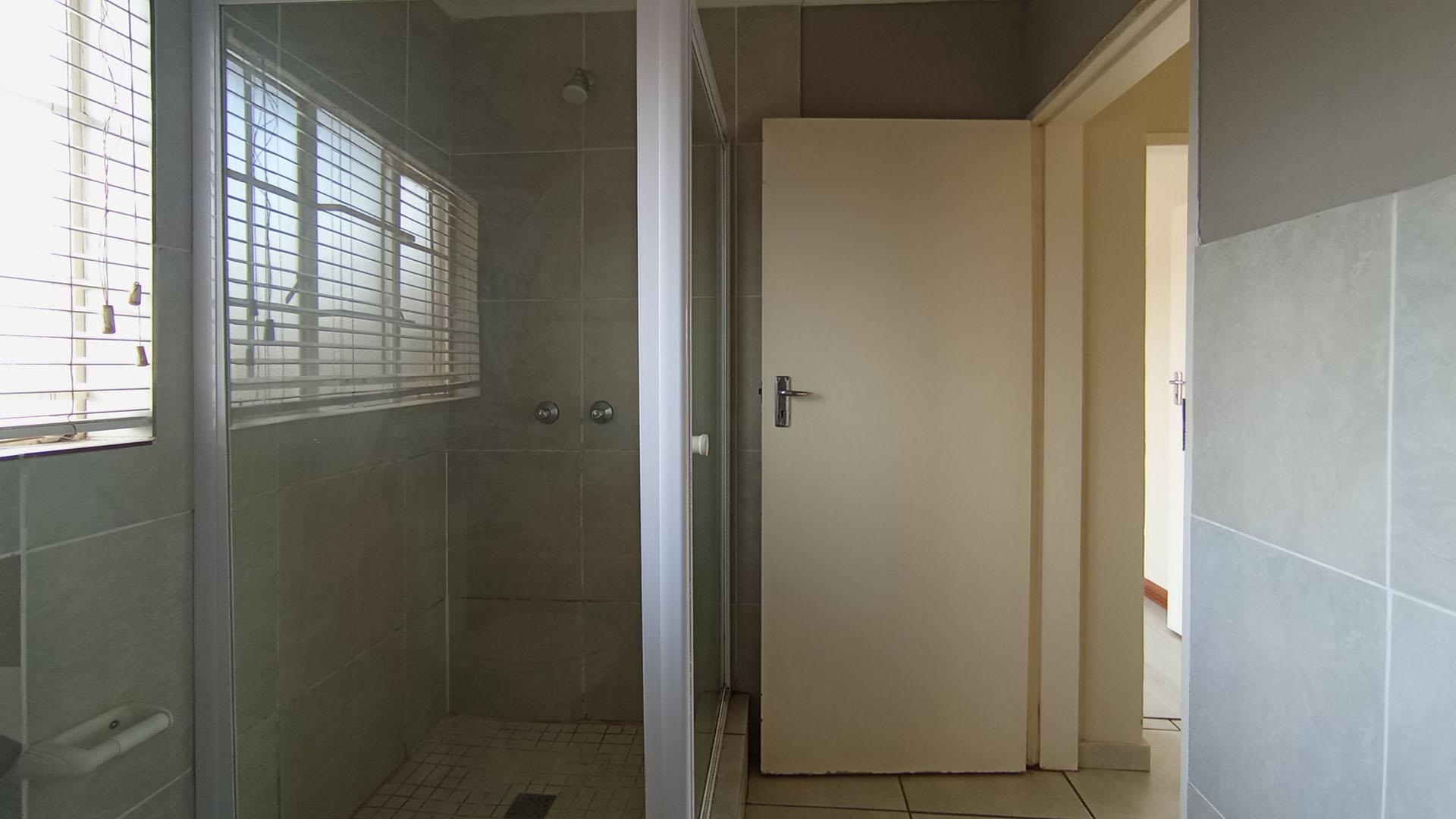 Bathroom 1 - 7 square meters of property in Equestria